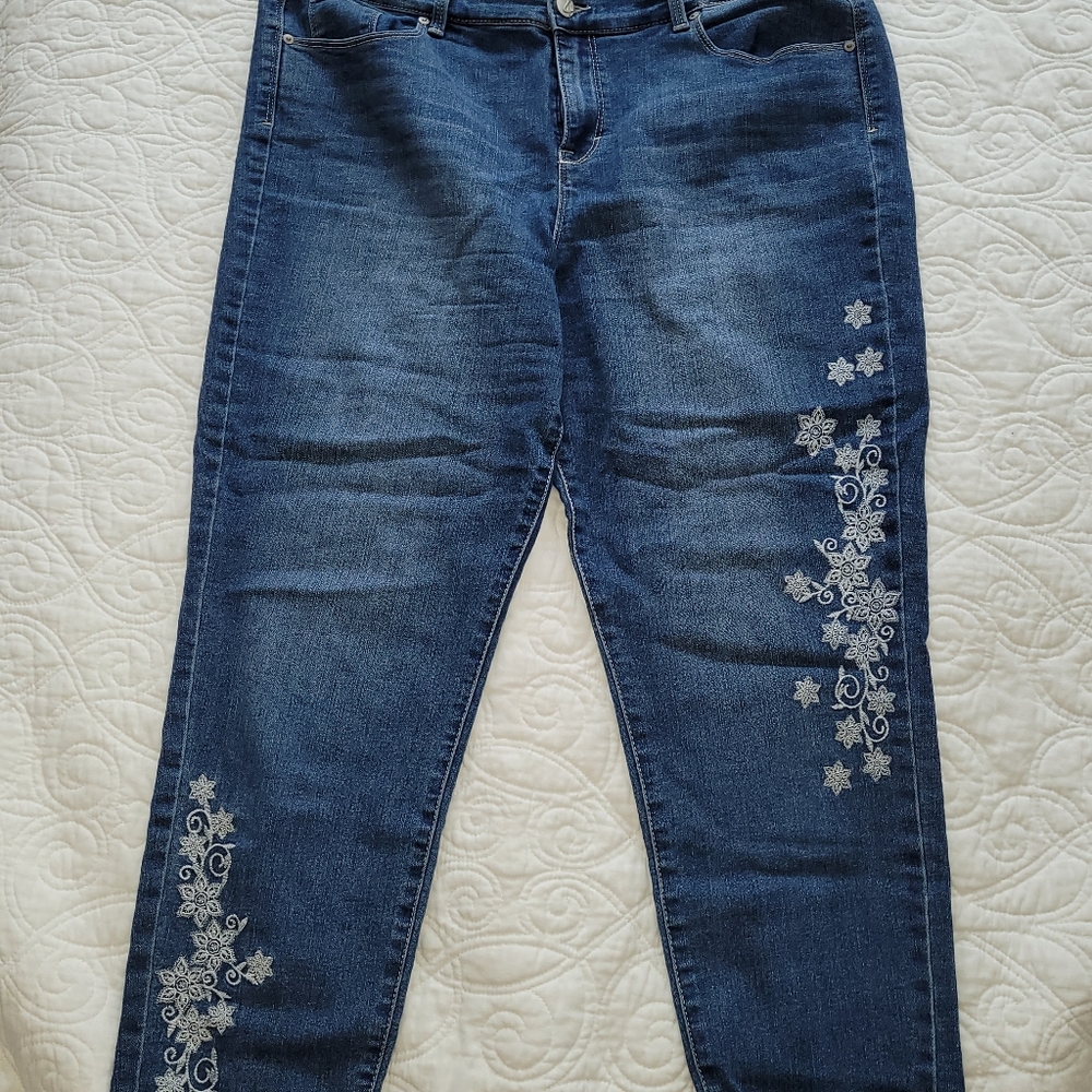 Style & Co embroideried ankle jeans size 16